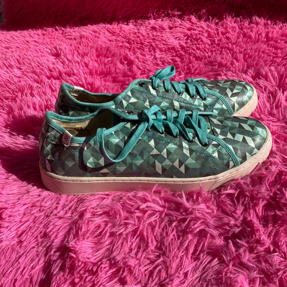 The UT.Lab lightweight Tyvek Franklin sneakers in green size 10.5